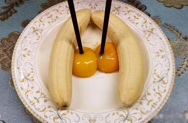 Con dâu đập 2 quả trứng vào chuối, mẹ chồng ban đầu định mắng nhưng sau khen nức nở-2