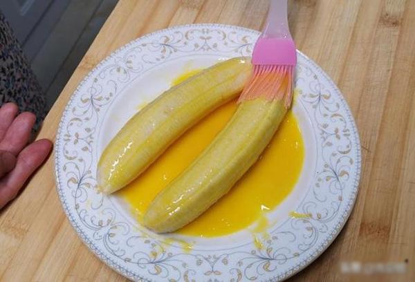 Con dâu đập 2 quả trứng vào chuối, mẹ chồng ban đầu định mắng nhưng sau khen nức nở-3