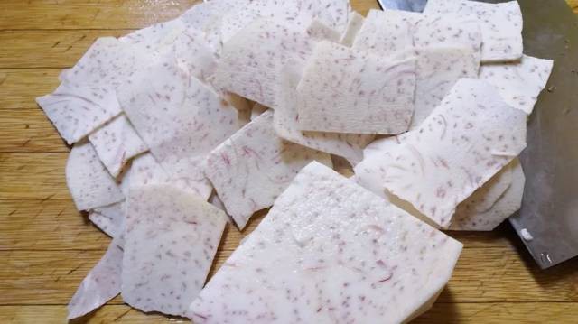 Làm khoai môn sấy giòn tan siêu hấp dẫn ăn vặt vừa ngon vừa lành-1