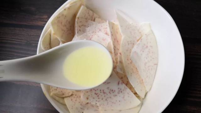 Làm khoai môn sấy giòn tan siêu hấp dẫn ăn vặt vừa ngon vừa lành-2