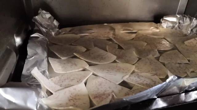 Làm khoai môn sấy giòn tan siêu hấp dẫn ăn vặt vừa ngon vừa lành-4