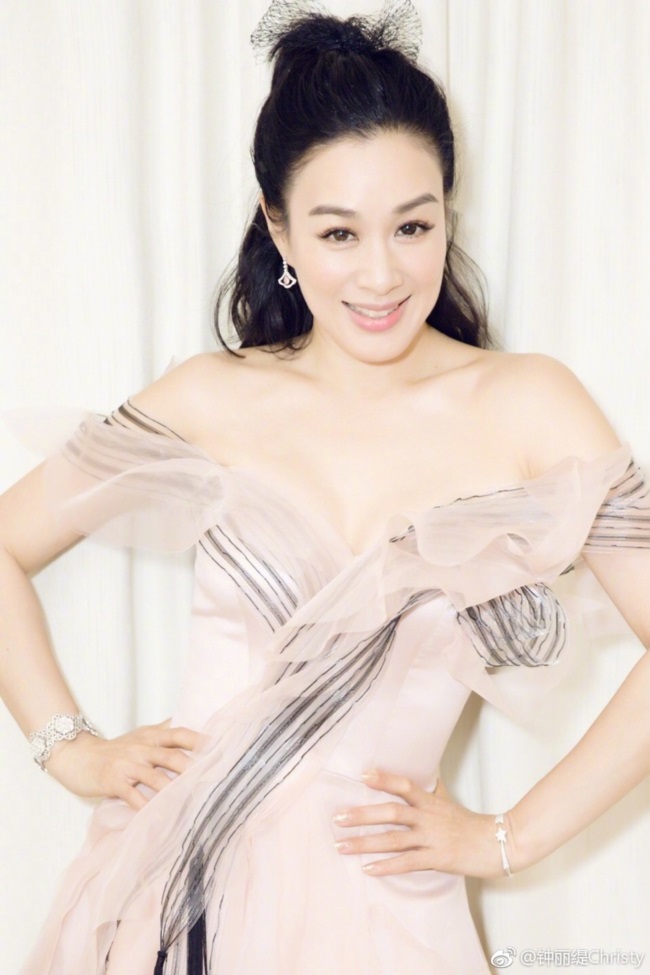 2 chân dài gốc Việt lọt top 100 người đẹp nhất thế giới là ai?-7