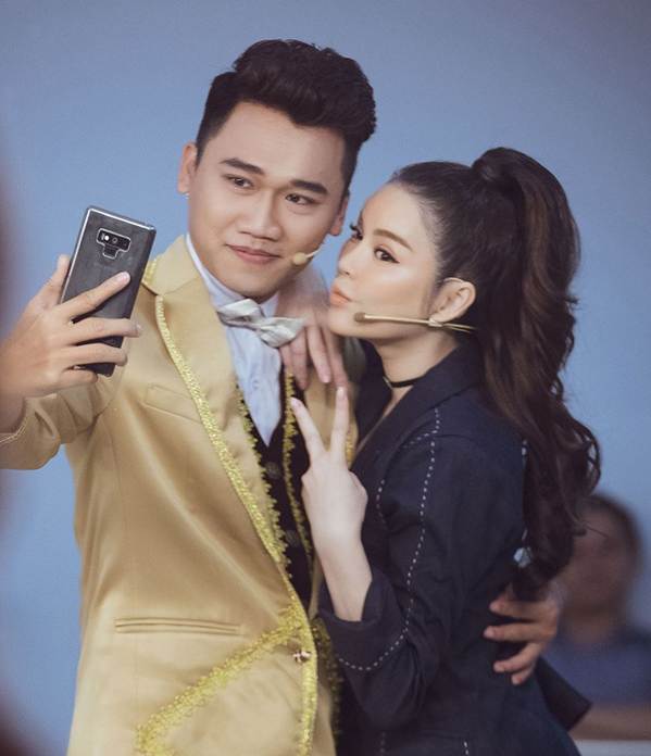 Mr. Cần Trô Xuân Nghị tình bể bình bên Lý Nhã Kỳ-5