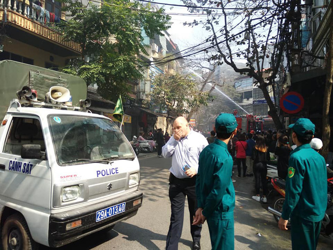 Cháy nhà trên phố cổ Hà Nội ngày cúng ông Công, ông Táo-4