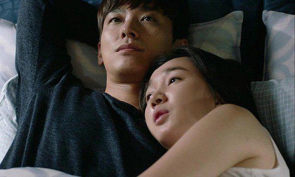 Lần đầu đưa vợ về quê ăn Tết, nhìn cảnh tượng dưới gầm bàn ăn tôi chỉ muốn ly hôn-1