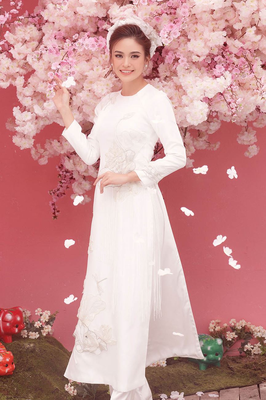 HHen Niê, Hoàng Thuỳ, Mâu Thuỷ đọ nhan sắc rực rỡ trong bộ ảnh Tết-13