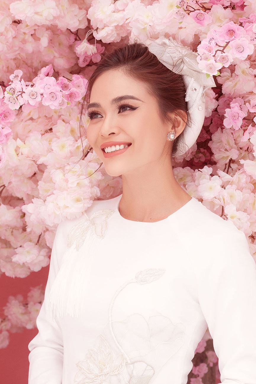 HHen Niê, Hoàng Thuỳ, Mâu Thuỷ đọ nhan sắc rực rỡ trong bộ ảnh Tết-14