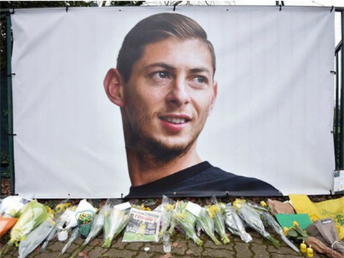 Máy bay chở Emiliano Sala đã thay đổi phi công và giờ bay vào phút chót