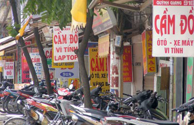 Bí tiền, sếp cầm đồ ô tô Mercedes lo thưởng Tết cho nhân viên-2