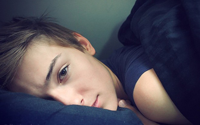 Báo tin con trai mất, mẹ chồng tương lai tôi vẫn bình thản nói chuyện và tưới hết mấy chậu hoa hồng-1