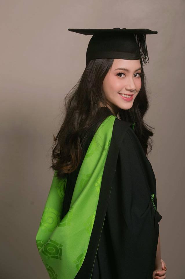 Cuộc sống giàu có đáng ngưỡng mộ của hot girl Lào gốc Việt ở tuổi 22-9