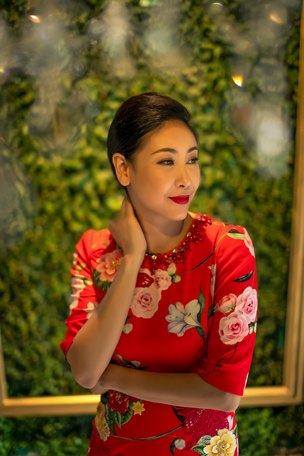 Hà Kiều Anh khoe vẻ đẹp không tuổi giữa khu vườn xanh mát-11