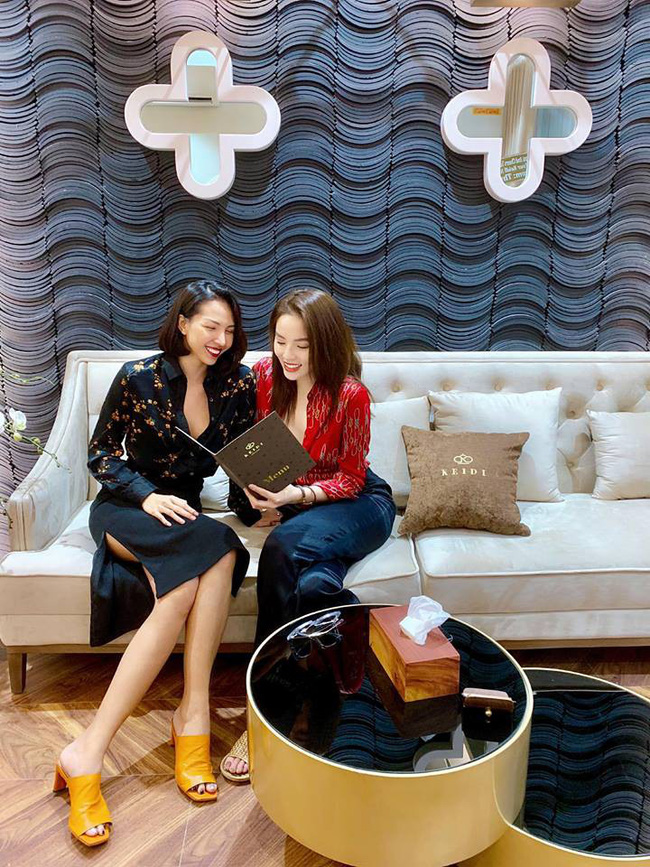 Đến sơmi cũng rủ nhau buông vài ba chiếc cúc, chẳng trách Kỳ Duyên - Minh Triệu vướng tin đồn là 1 cặp-1