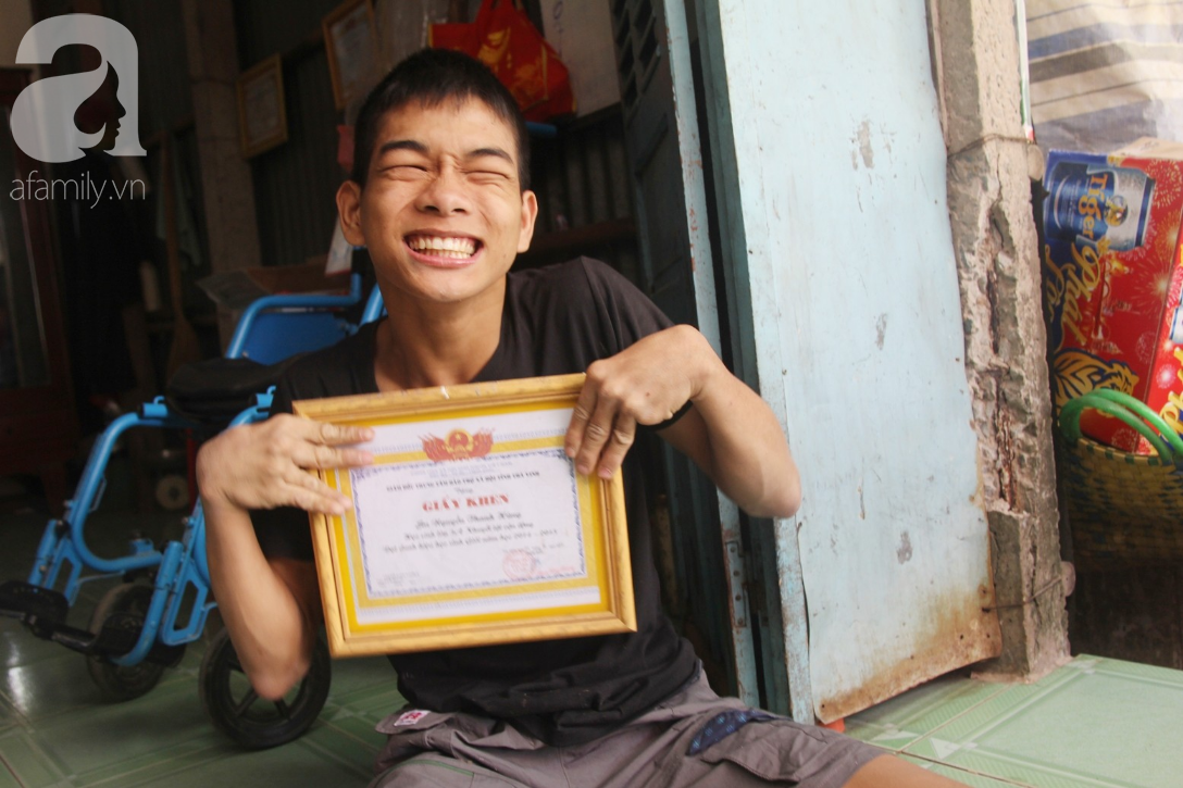 Chồng tai biến nằm một chỗ để lại vợ cùng 2 đứa con trai tâm thần, Tết đến mà nhà không còn gạo nấu cơm-13