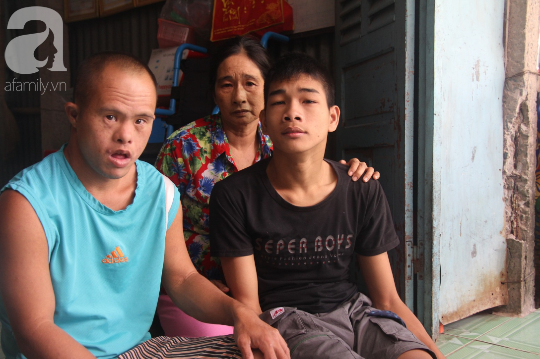 Chồng tai biến nằm một chỗ để lại vợ cùng 2 đứa con trai tâm thần, Tết đến mà nhà không còn gạo nấu cơm-18