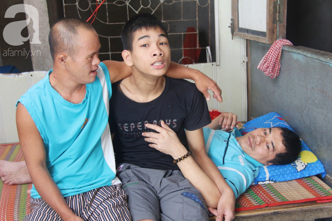 Chồng tai biến nằm một chỗ để lại vợ cùng 2 đứa con trai tâm thần, Tết đến mà nhà không còn gạo nấu cơm-5