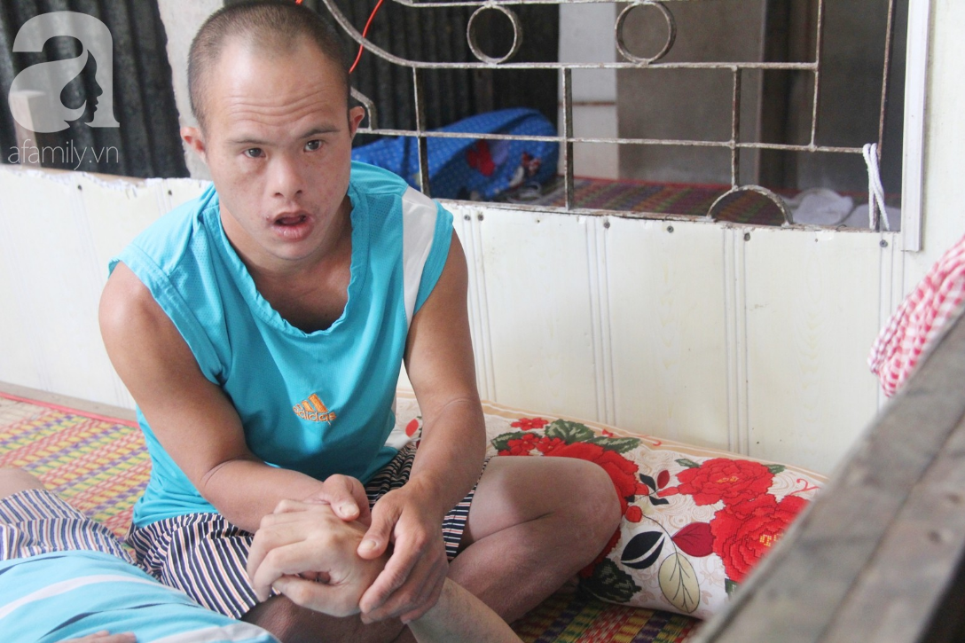 Chồng tai biến nằm một chỗ để lại vợ cùng 2 đứa con trai tâm thần, Tết đến mà nhà không còn gạo nấu cơm-8