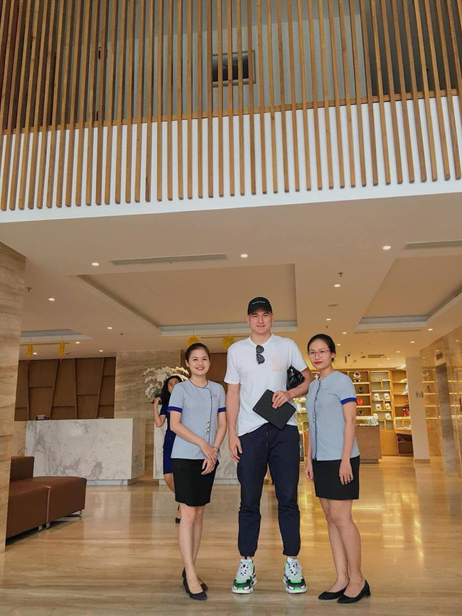 Rò rỉ ảnh Lâm Tây đi nghỉ dưỡng ở Nha Trang, fan lại phát cuồng vì ảnh đời thường đẹp xuất sắc-5