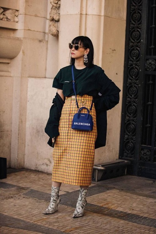 3 mẫu váy chứng minh vàng là màu sắc thời thượng nhất 2019-5