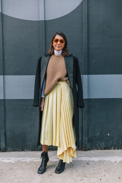 3 mẫu váy chứng minh vàng là màu sắc thời thượng nhất 2019-9