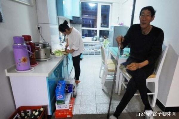 Cãi lời có bầu với ông lão 2m3, thiếu nữ năm xưa choáng với chiều cao con trai 8 tuổi-4