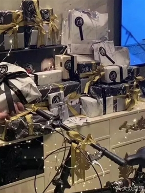 Việc nhẹ nhàng, chàng trai được quý bà tặng ô tô Audi và hơn 1 tỷ đồng-2