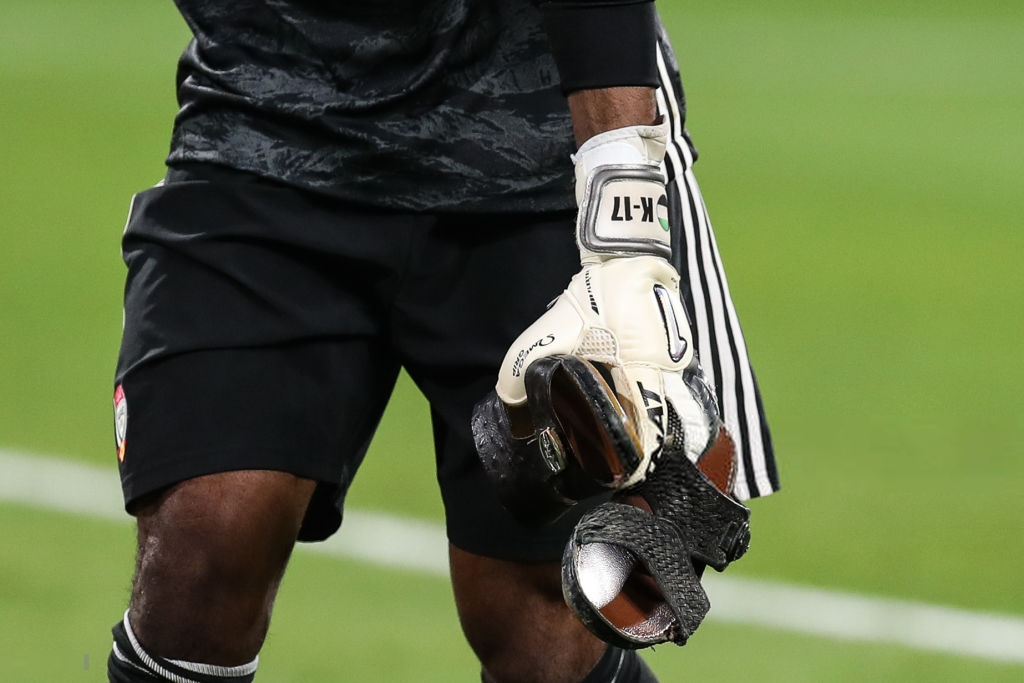 Đội tuyển thua nhục nhã, CĐV nước chủ nhà UAE còn để lại hình ảnh vô cùng xấu xí-2