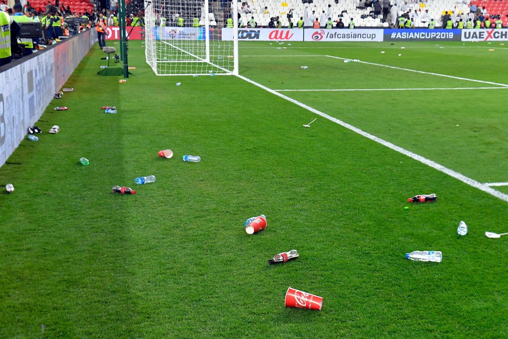 Đội tuyển thua nhục nhã, CĐV nước chủ nhà UAE còn để lại hình ảnh vô cùng xấu xí-6