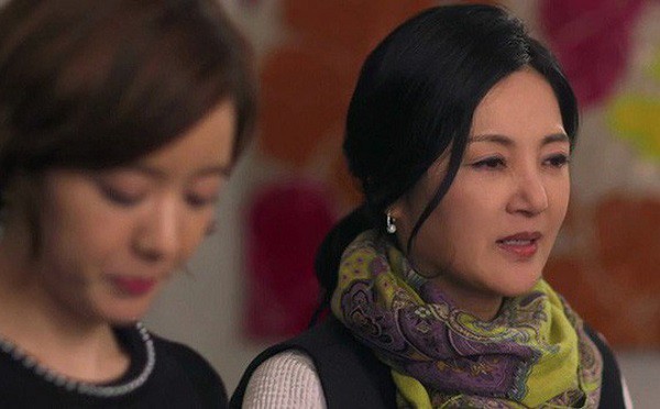 Nhà chị chồng tới ăn ở dầm dề bắt em dâu phục vụ, mẹ chồng bênh chằm chặp, nàng dâu liền nghĩ ra kế này-1