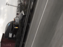 Lao với tốc độ xé gió, thanh niên chạy xe máy đâm trực diện ô tô gây tai nạn kinh hoàng-1