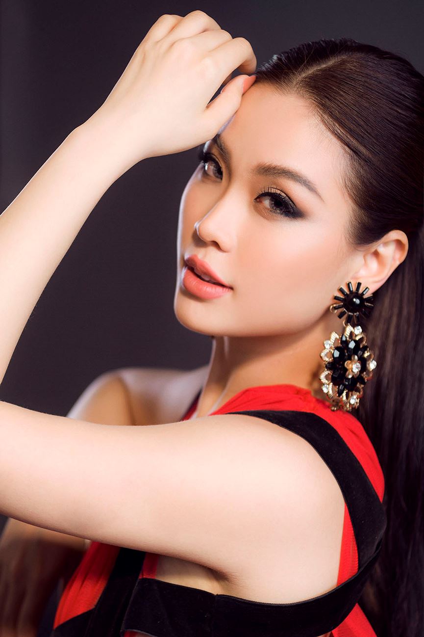 Á hậu Diễm Trang hoá quý cô gợi cảm, bật mí kế hoạch có con trong năm mới-6