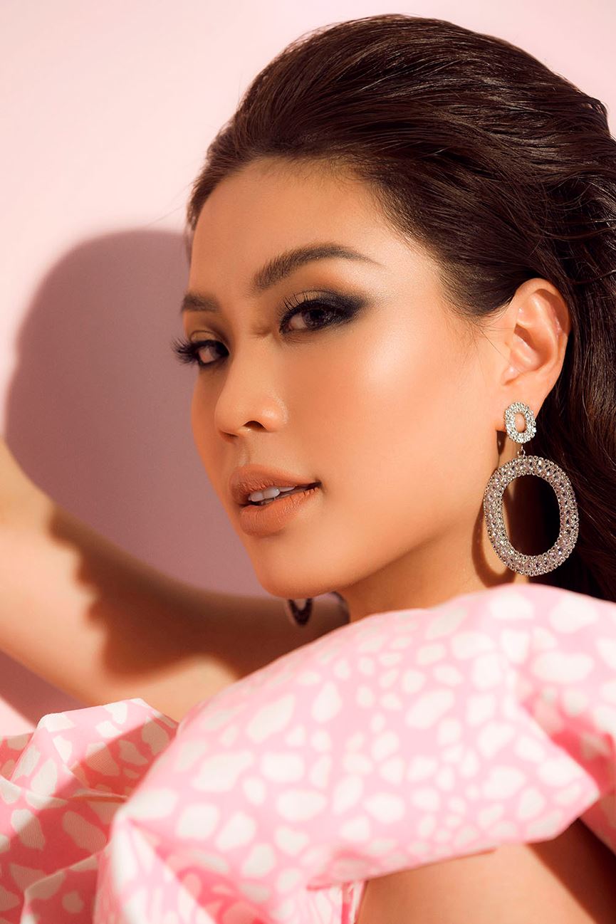 Á hậu Diễm Trang hoá quý cô gợi cảm, bật mí kế hoạch có con trong năm mới-9