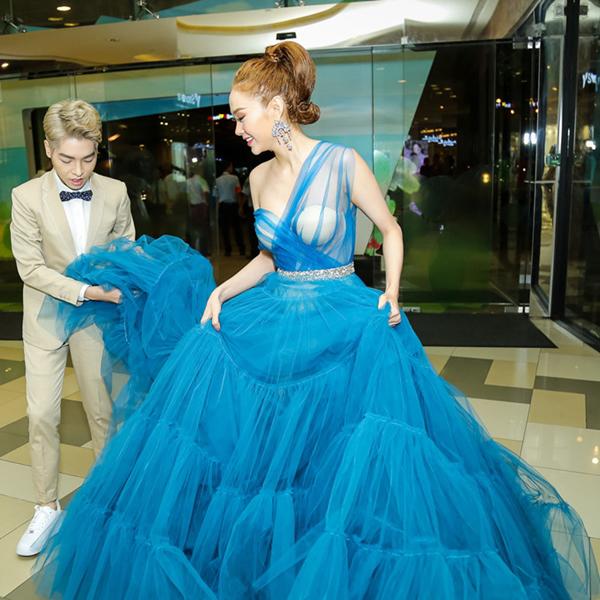 Những lần lộ nội y khiến Nhã Phương, Minh Hằng cũng chẳng muốn xem lại-2