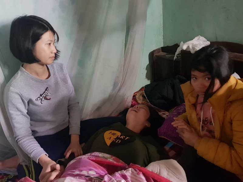 Vụ nổ thuốc pháo: Cha cụt chân khóc ngất bên thi thể con trai-4