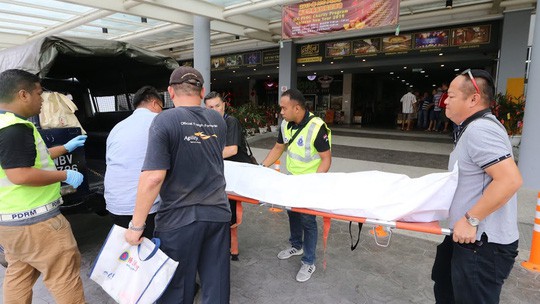 Đám đông tranh nhau phiếu ăn miễn phí, hại 2 cụ bà thiệt mạng-2