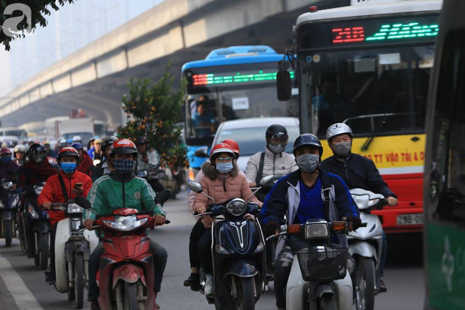 Người dân bắt đầu ùn ùn rời khỏi Thủ đô về quê nghỉ Tết Nguyên đán 2019-3