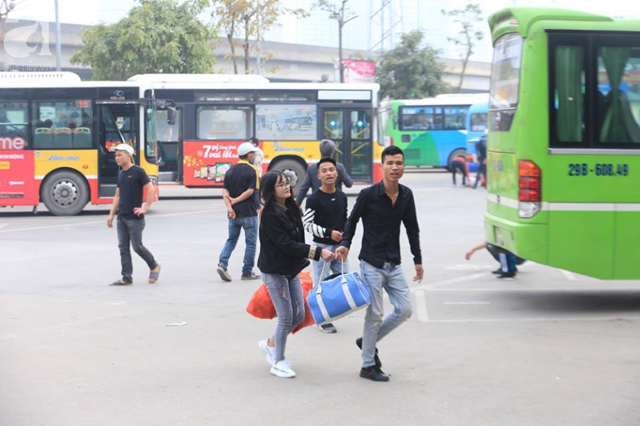 Người dân bắt đầu ùn ùn rời khỏi Thủ đô về quê nghỉ Tết Nguyên đán 2019-11