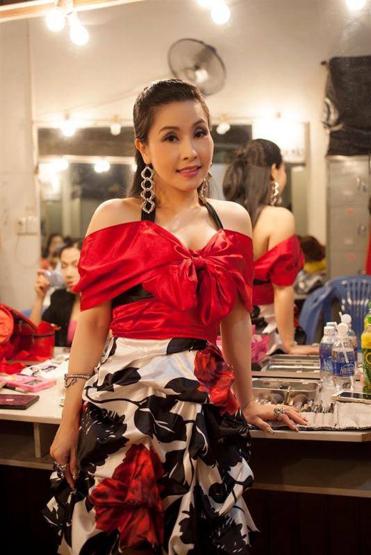 Chuyện tình duyên lận đận đẫm nước mắt của các nữ danh hài nổi tiếng-32