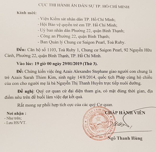 Nước mắt hạnh phúc của người mẹ trẻ khi được trả lại con gái sau 4 năm sang Pháp kiện chồng hờ-2