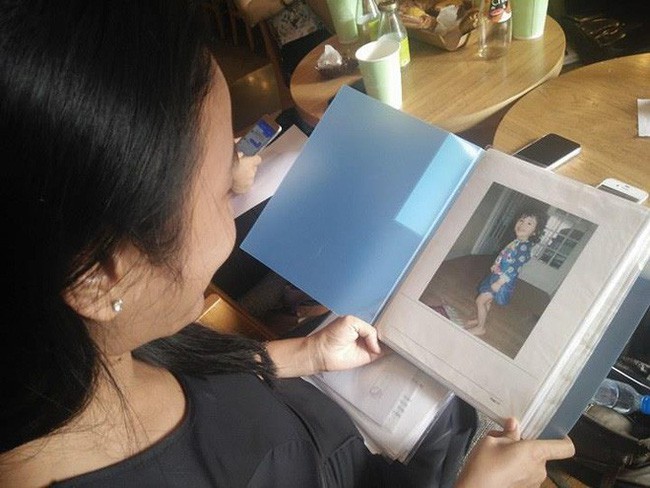 Nước mắt hạnh phúc của người mẹ trẻ khi được trả lại con gái sau 4 năm sang Pháp kiện chồng hờ-7