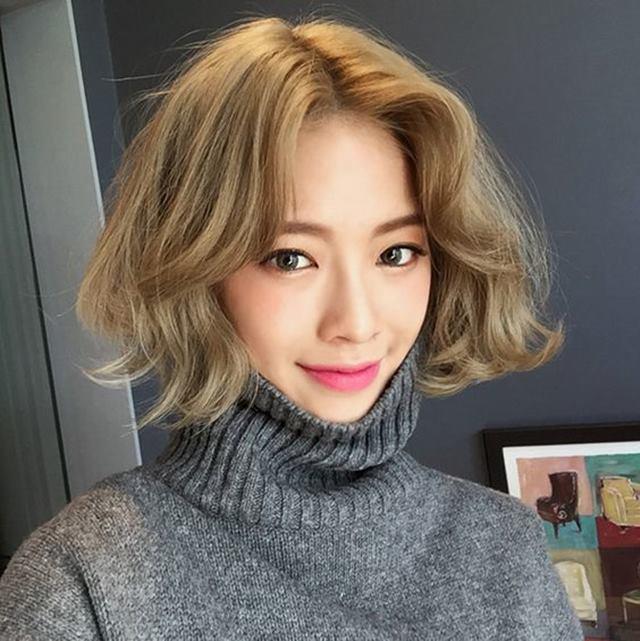 Ơn giời, năm hết tết đến Lan Khuê cũng chịu xuống tóc” trẻ trung sành điệu thế này đây-14