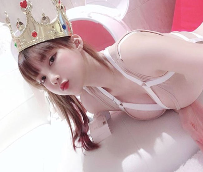 Người mẫu Trung Quốc kiếm tiền núi nhờ chỉ chụp quảng cáo trong phòng ngủ-3