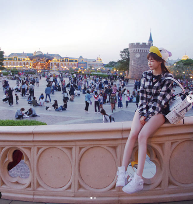 Người mẫu Trung Quốc kiếm tiền núi nhờ chỉ chụp quảng cáo trong phòng ngủ-17