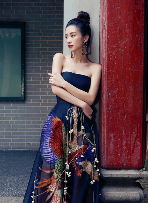 Diện lại đầm thảm họa của Hoàng Thùy Linh: Jun Vũ lộ thân hình trơ xương - Khánh Linh The Face đẹp xuất sắc-1