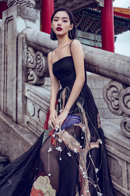 Diện lại đầm thảm họa của Hoàng Thùy Linh: Jun Vũ lộ thân hình trơ xương - Khánh Linh The Face đẹp xuất sắc-8