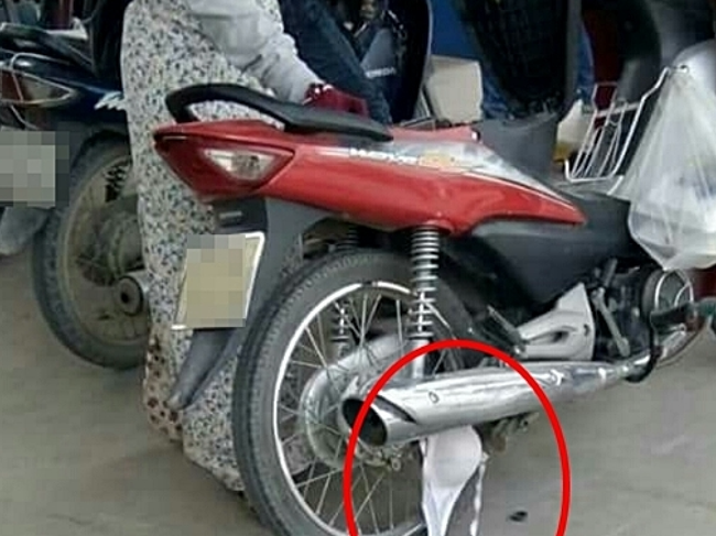 Đi đổ xăng, chàng trai ngượng chín mặt với món phụ tùng chị em nhạy cảm nằm trong cốp-2