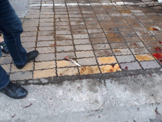 Nam thanh niên bị truy sát ngay trước điểm xả hàng dịp tết-3