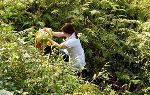 Bị ngã xuống vực khi chồng đưa đi đẻ, sản phụ sinh con nặng 3kg ngay dưới khe núi-3