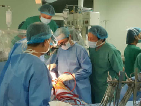 Người mẹ bật khóc khi nghe nhịp tim của con trai đã mất-4