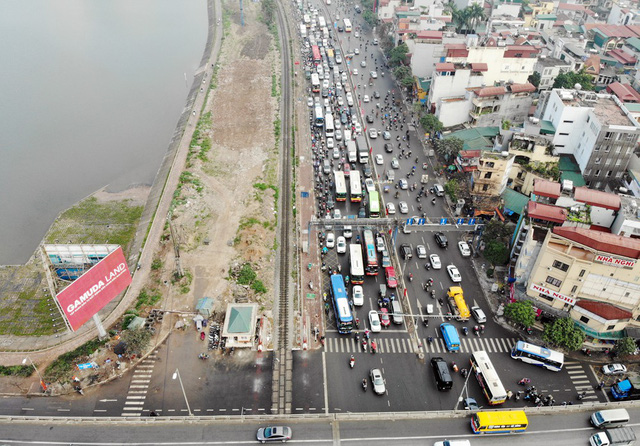 Nỗi kinh hoàng mang tên TẮC ĐƯỜNG cả ngày lẫn đêm ở Hà Nội khi Tết cận kề-1